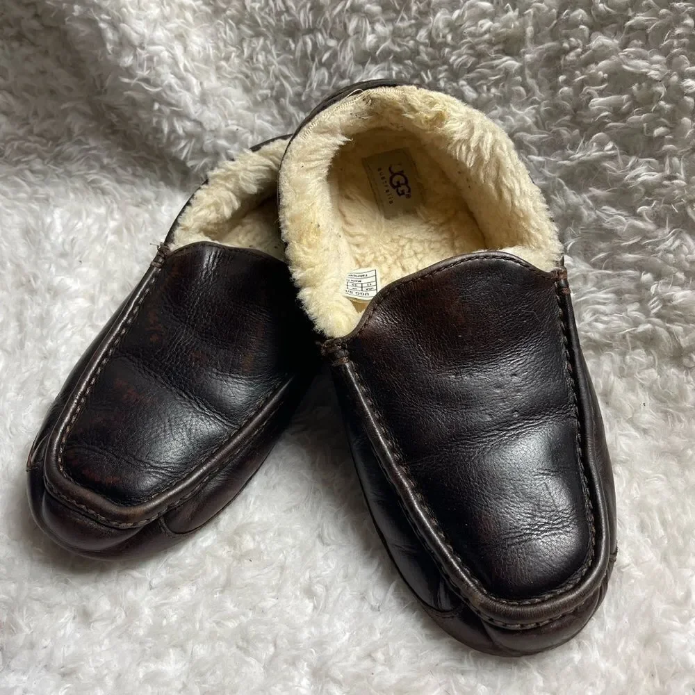 UGG Ascot Leather Brown Slippers/ Moccasins wool lining size 11